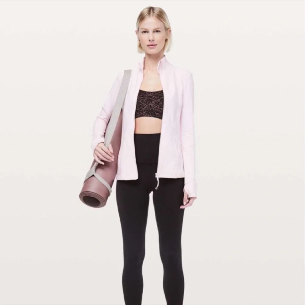 LULULEMON Flow Y Bra Nulu Spanish Rose Lacescape Pink Black Size 4 Soft Like New